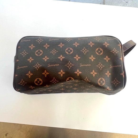 Journeyman Monogram double zipper toiletries/ make up travel bag. High end vibes - Picture 12 of 13